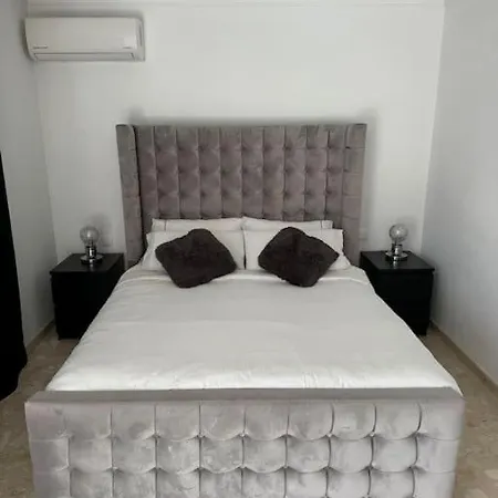 Large With Huge Private Pool, Jacuzzi, & Gym Villa *