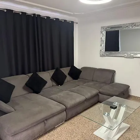 Large With Huge Private Pool, Jacuzzi, & Gym Villa
