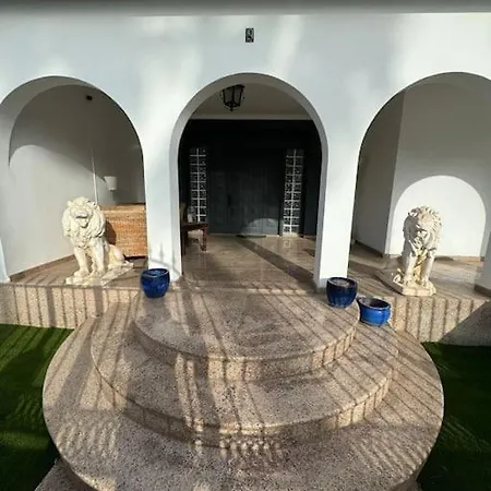Villa Large With Huge Private Pool, Jacuzzi, & Gym