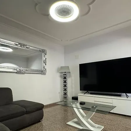 Large With Huge Private Pool, Jacuzzi, & Gym Villa *