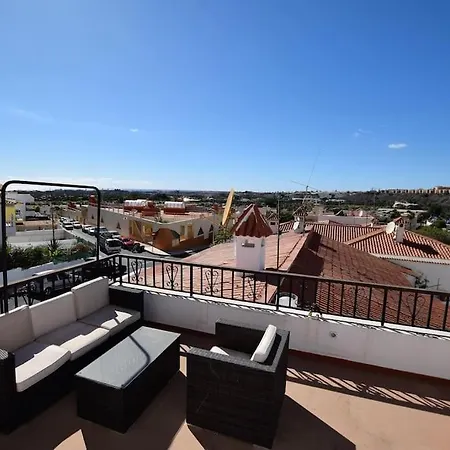 Villa Large With Huge Private Pool, Jacuzzi, & Gym *