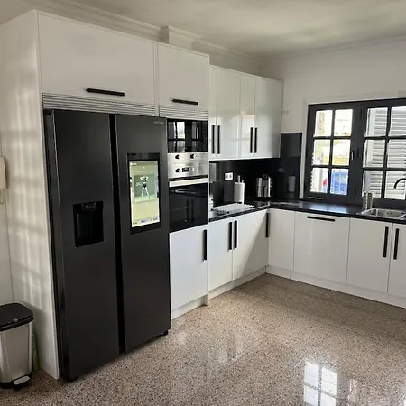 Large With Huge Private Pool, Jacuzzi, & Gym * San Bartolome de Tirajana (Gran Canaria)