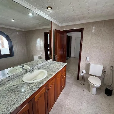 Large With Huge Private Pool, Jacuzzi, & Gym Villa