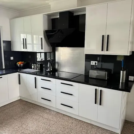 Villa Large With Huge Private Pool, Jacuzzi, & Gym