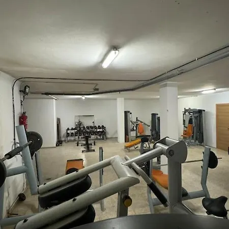 Villa Large With Huge Private Pool, Jacuzzi, & Gym *