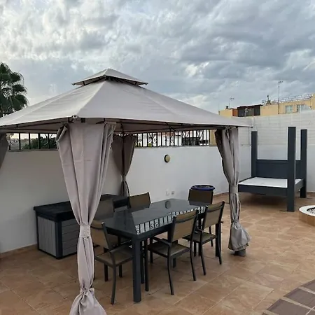 Large With Huge Private Pool, Jacuzzi, & Gym Villa *