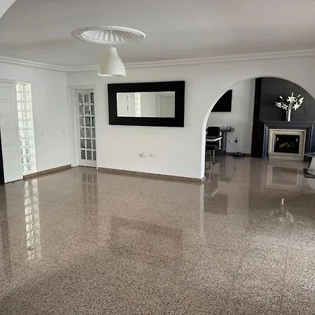 Large With Huge Private Pool, Jacuzzi, & Gym Villa San Bartolome de Tirajana (Gran Canaria)