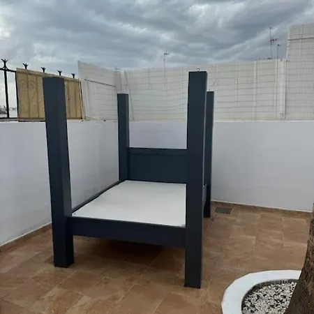 Large With Huge Private Pool, Jacuzzi, & Gym