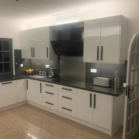 Villa Large With Huge Private Pool, Jacuzzi, & Gym