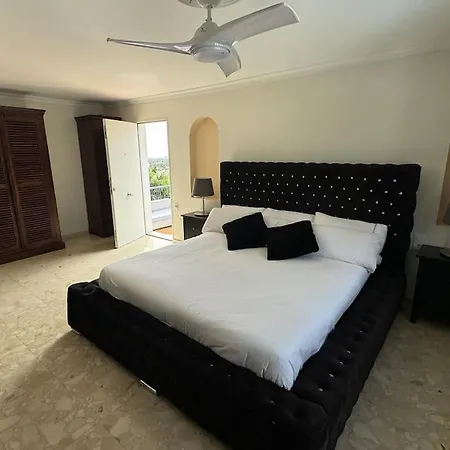 Large With Huge Private Pool, Jacuzzi, & Gym Villa San Bartolome de Tirajana (Gran Canaria)