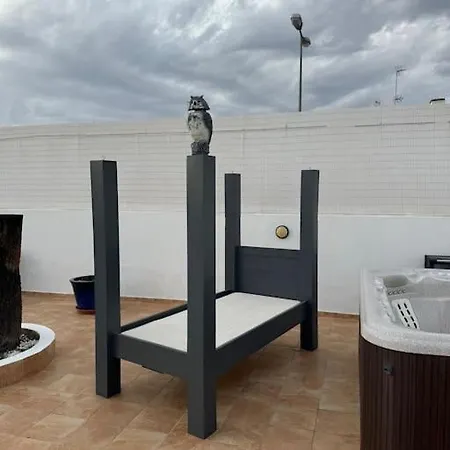 Villa Large With Huge Private Pool, Jacuzzi, & Gym *
