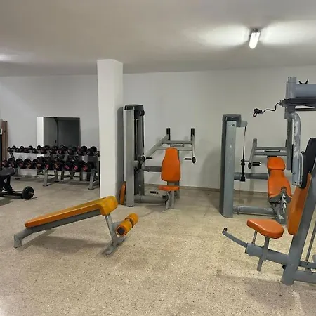 Large With Huge Private Pool, Jacuzzi, & Gym Villa *