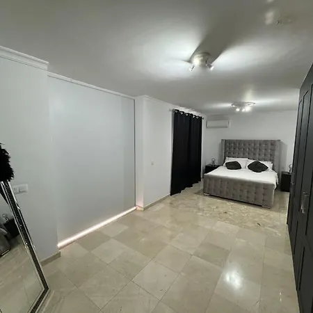 Large With Huge Private Pool, Jacuzzi, & Gym San Bartolome de Tirajana (Gran Canaria)