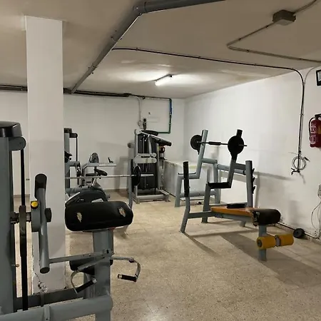 Large With Huge Private Pool, Jacuzzi, & Gym *