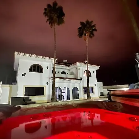 Large With Huge Private Pool, Jacuzzi, & Gym Villa San Bartolome de Tirajana (Gran Canaria)