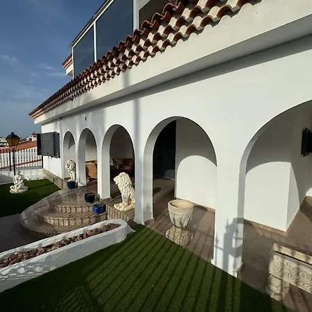 Large With Huge Private Pool, Jacuzzi, & Gym Villa San Bartolome de Tirajana (Gran Canaria)