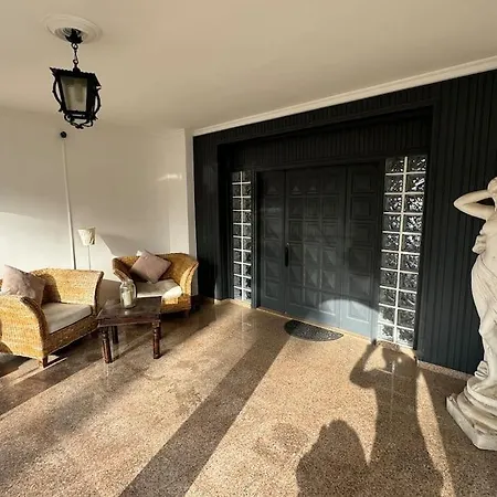 Villa Large With Huge Private Pool, Jacuzzi, & Gym